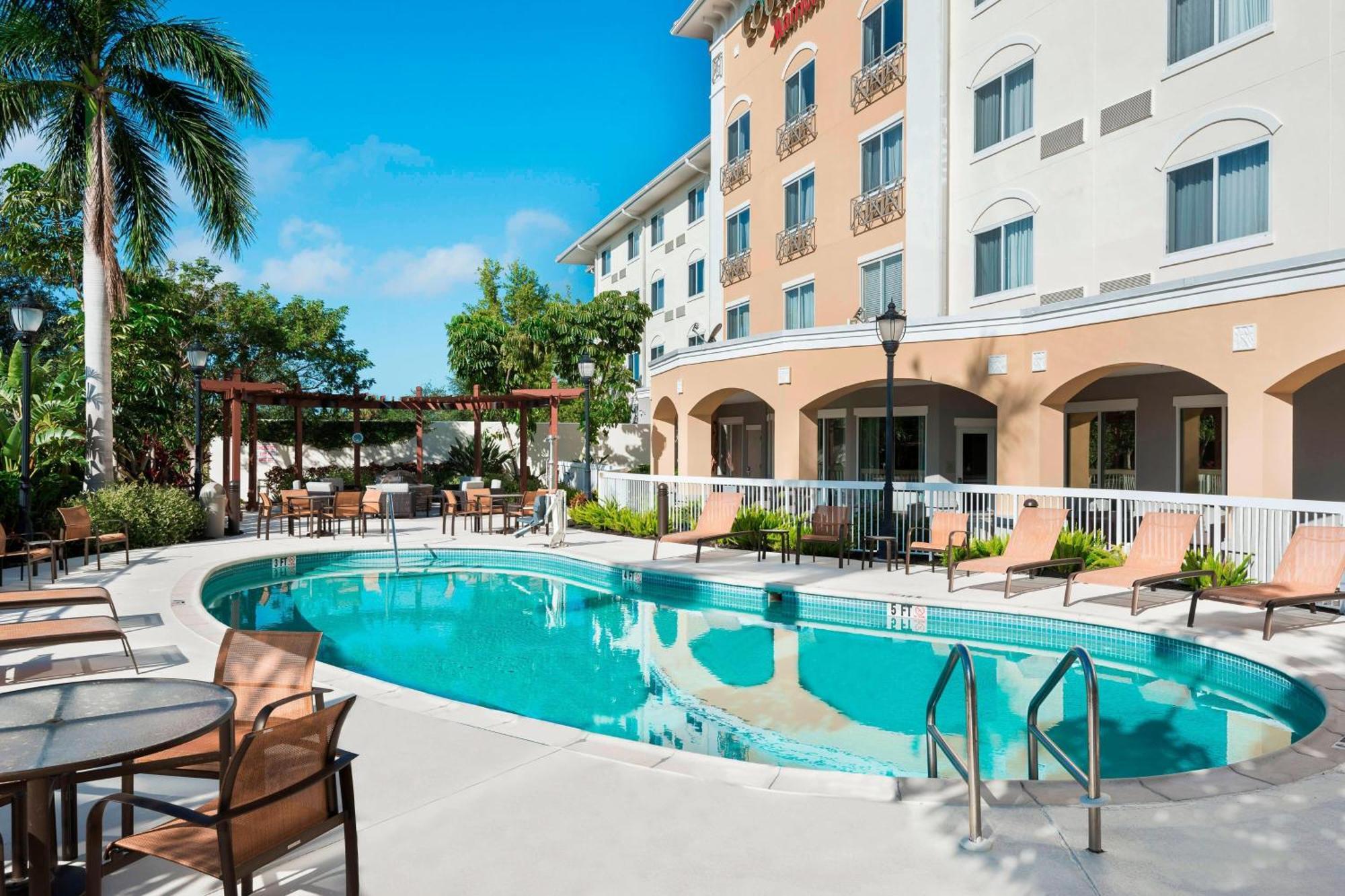 Courtyard Fort Myers At I-75 And Gulf Coast Town Center Естеро Екстер'єр фото